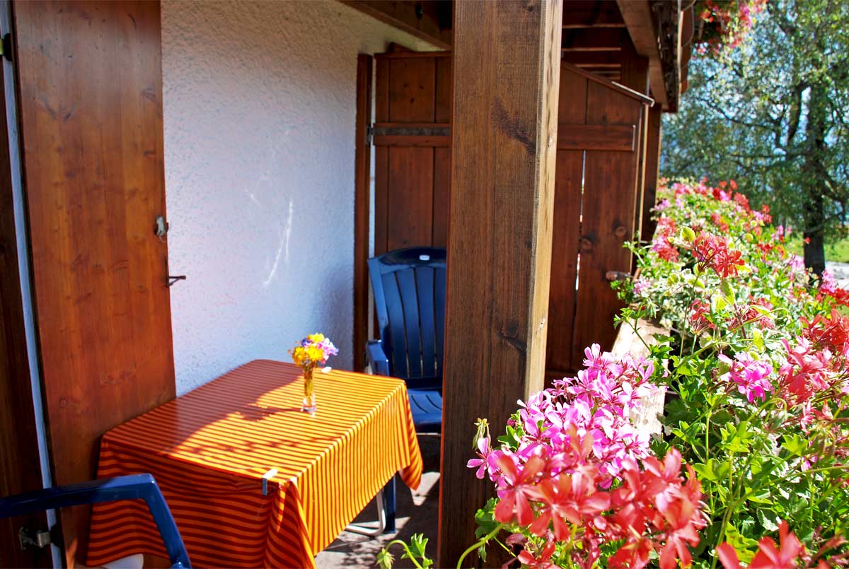 Balkon mit Sitzgelegenheit