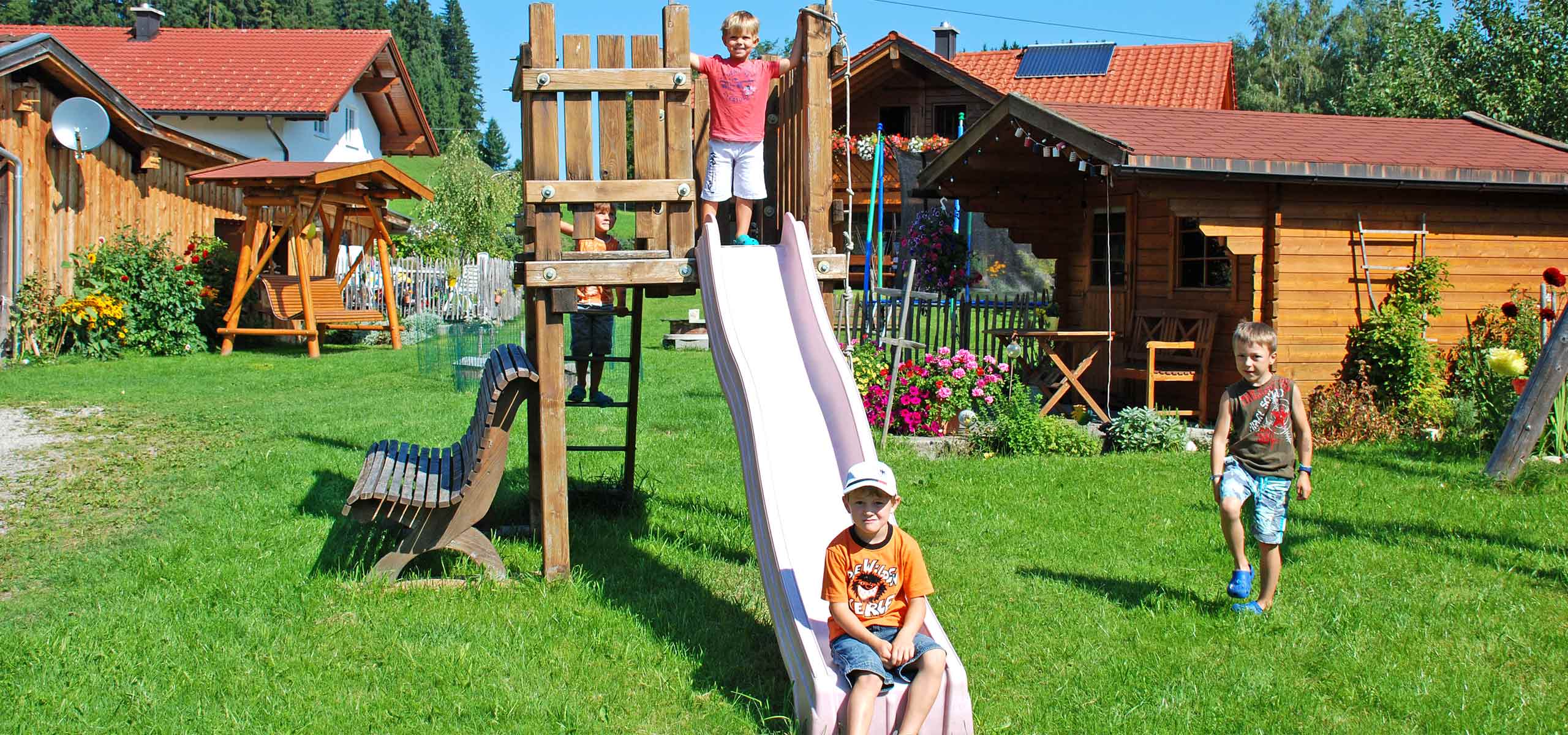 Spielplatz mit Rutsche
